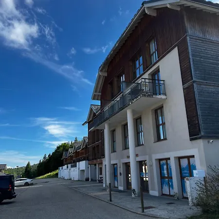 Aux Pieds Des Pistes, Des Chemins De Rando Les Deserts (Savoie)