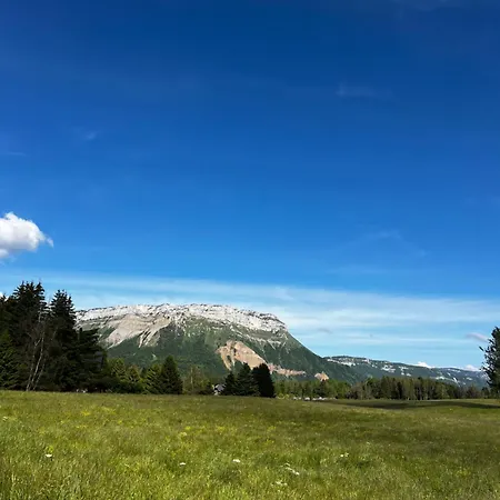 Aux Pieds Des Pistes, Des Chemins De Rando