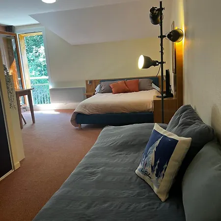 Apartment Aux Pieds Des Pistes, Des Chemins De Rando Les Deserts (Savoie)